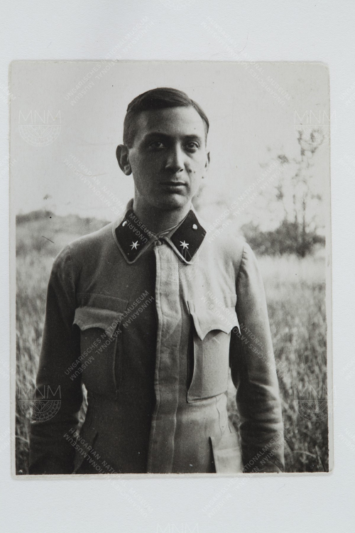 André Kertész, a katona; önarckép 1915-ből ©Estate of André Kertész, Magyar Nemzeti Múzeum gyűjteménye