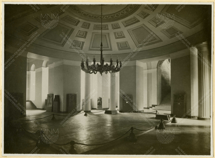 A Magyar Nemzeti Múzeum Rotundája a balácai mozaikkal az 1920-as évek végén