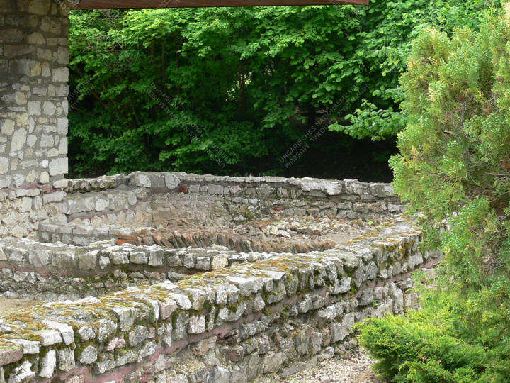 A nyugati oldal, a 34. terem sarka