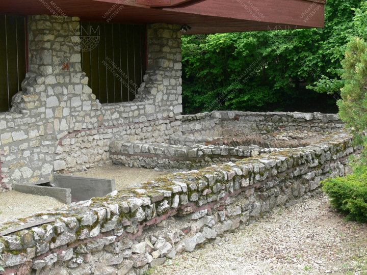 A nyugati oldal, a 23. terem praefurniuma