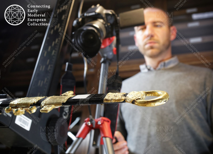 Artefacts are photographed in detail for the 3D reconstruction
