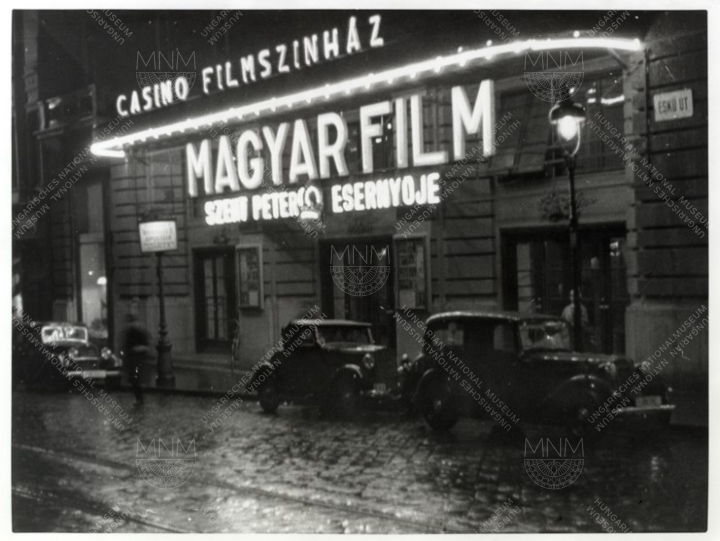 Fény az éjszakában