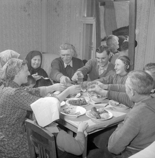 Az 1950-es évek vegetáriánus karácsonyi menüit a kényszer szülte (receptekkel) Az 1950-es évek vegetáriánus karácsonyi menüit a kényszer szülte (receptekkel)